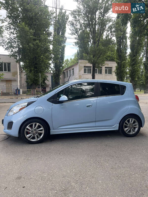 Хэтчбек Chevrolet Spark 2013 в 