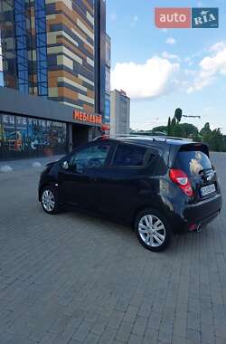 Хэтчбек Chevrolet Spark 2012 в 