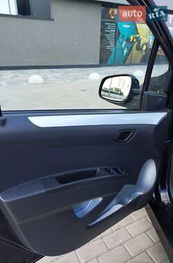 Хэтчбек Chevrolet Spark 2012 в 