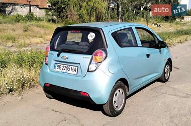 Хэтчбек Chevrolet Spark 2010 в 