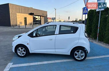 Хэтчбек Chevrolet Spark 2011 в 