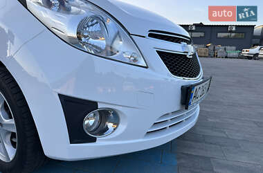 Хэтчбек Chevrolet Spark 2011 в 