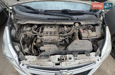 Хэтчбек Chevrolet Spark 2010 в 