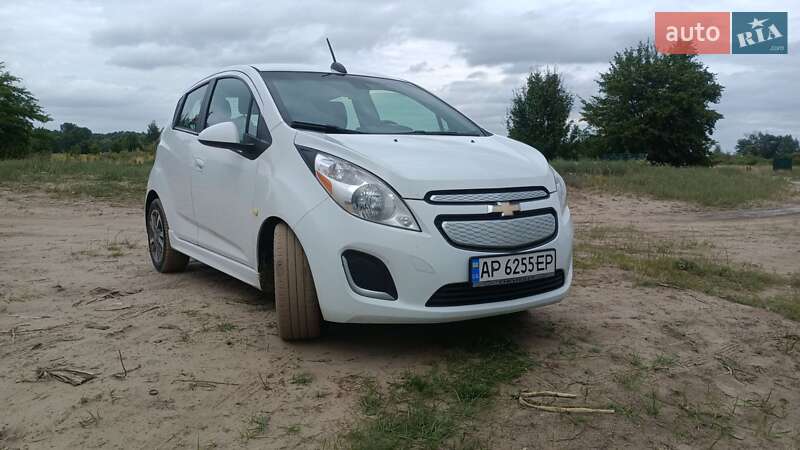 Хэтчбек Chevrolet Spark 2015 в 