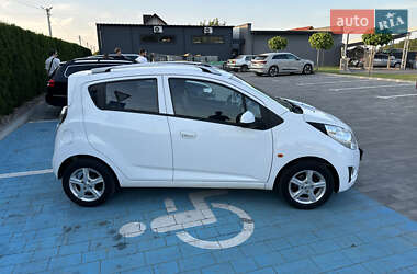 Хэтчбек Chevrolet Spark 2011 в 