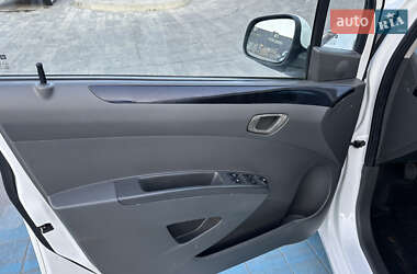 Хэтчбек Chevrolet Spark 2011 в 