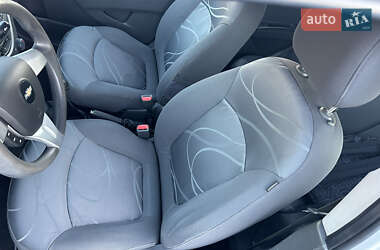 Хэтчбек Chevrolet Spark 2011 в 