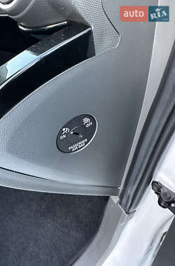 Хэтчбек Chevrolet Spark 2011 в 