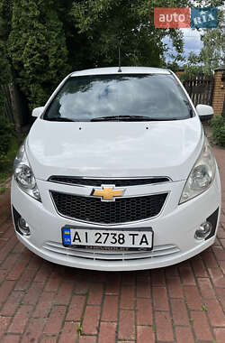 Хэтчбек Chevrolet Spark 2010 в 