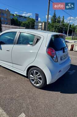 Хэтчбек Chevrolet Spark 2016 в 