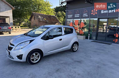 Хэтчбек Chevrolet Spark 2011 в 