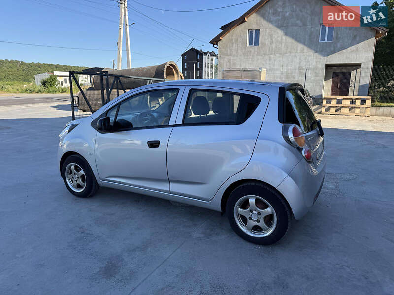 Хэтчбек Chevrolet Spark 2011 в Тернополе