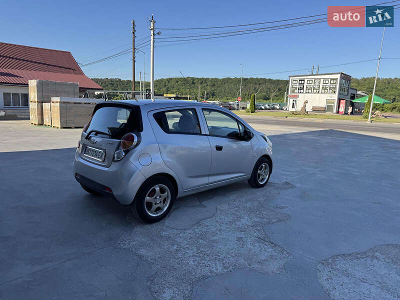 Хэтчбек Chevrolet Spark 2011 в Тернополе