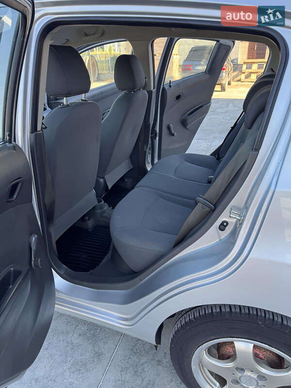 Хэтчбек Chevrolet Spark 2011 в Тернополе