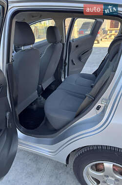 Хэтчбек Chevrolet Spark 2011 в 