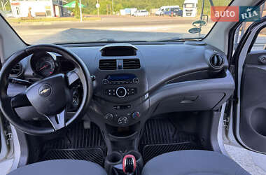 Хэтчбек Chevrolet Spark 2011 в 
