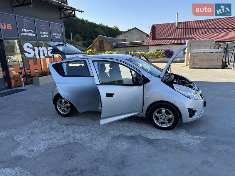 Хэтчбек Chevrolet Spark 2011 в Тернополе