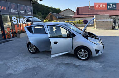 Хэтчбек Chevrolet Spark 2011 в 