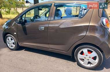 Хэтчбек Chevrolet Spark 2012 в 