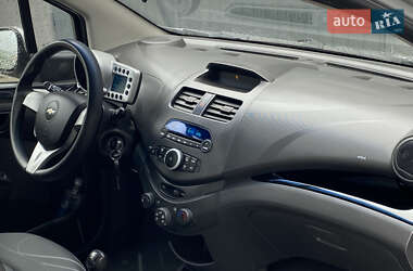 Хетчбек Chevrolet Spark 2011 в 
