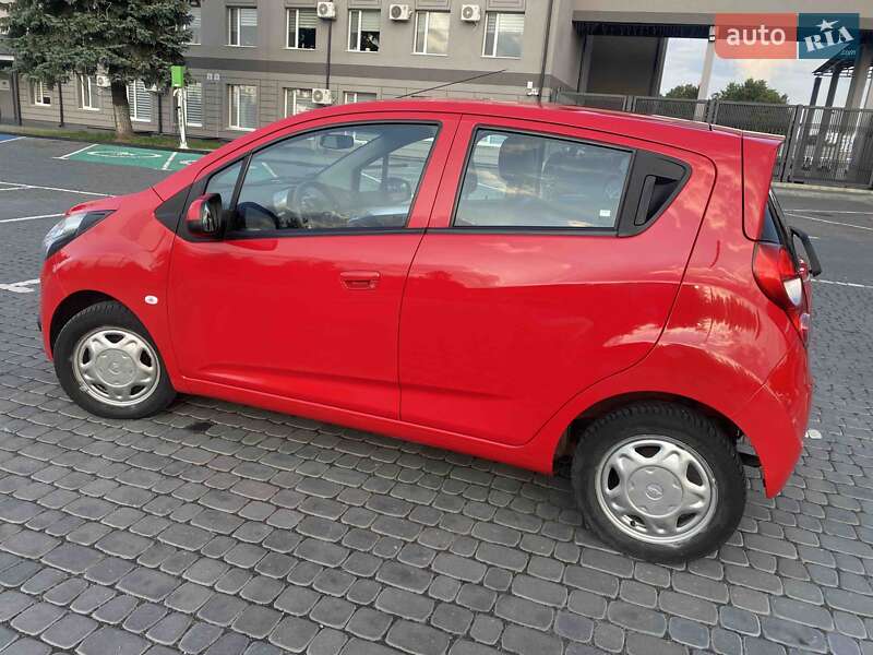 Хэтчбек Chevrolet Spark 2013 в Луцке
