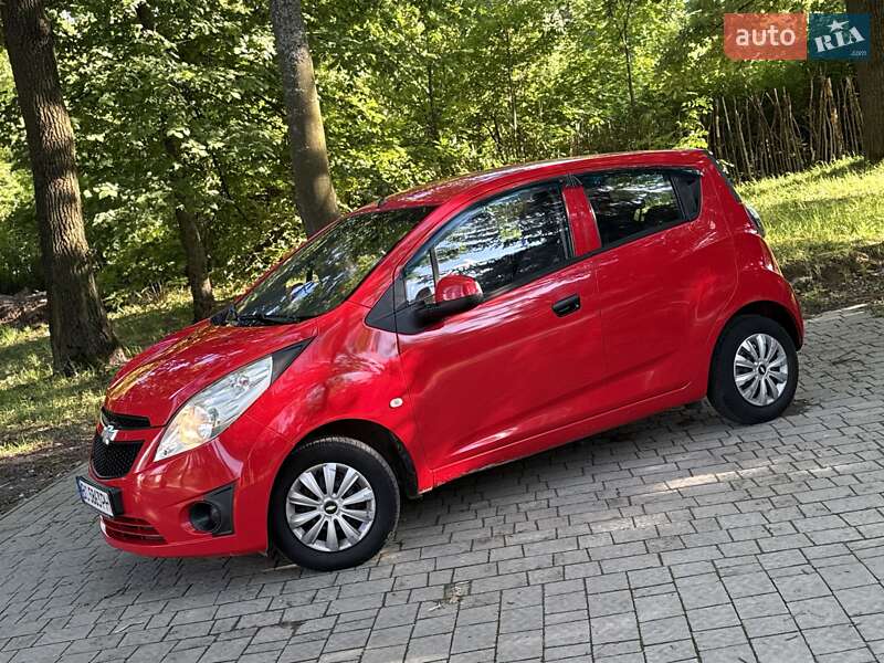Хэтчбек Chevrolet Spark 2011 в Львове