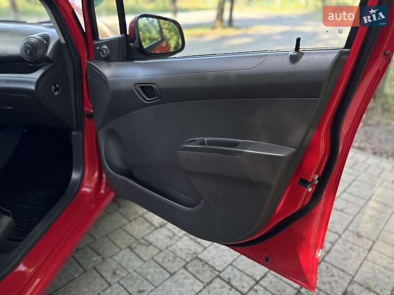 Хэтчбек Chevrolet Spark 2011 в Львове