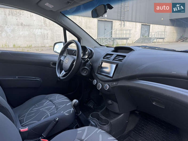 Хетчбек Chevrolet Spark 2014 в Києві