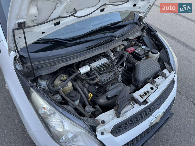 Хетчбек Chevrolet Spark 2014 в Києві