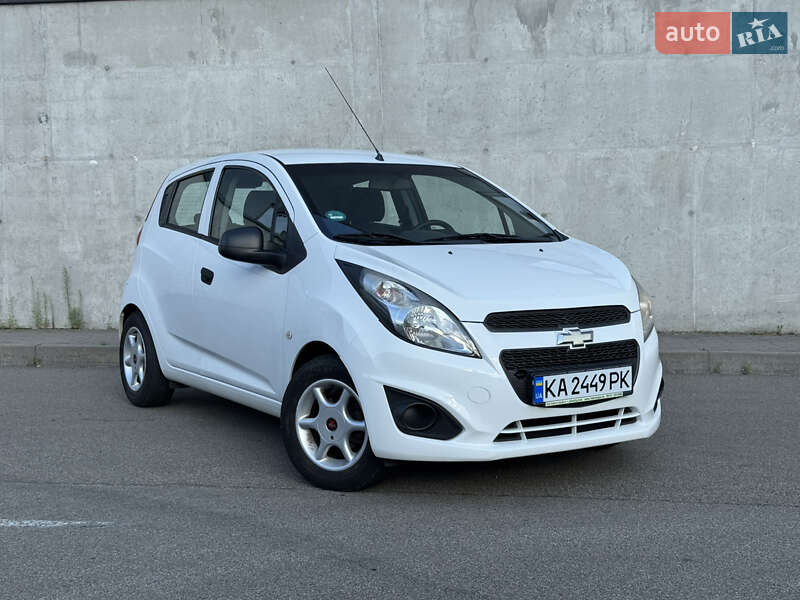 Хэтчбек Chevrolet Spark 2014 в Киеве