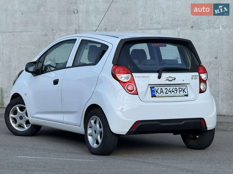 Хэтчбек Chevrolet Spark 2014 в Киеве