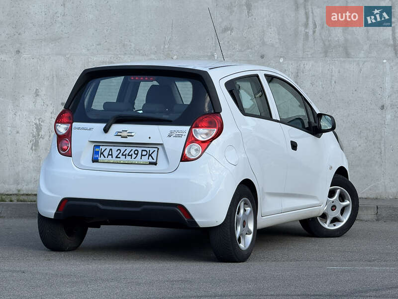 Хэтчбек Chevrolet Spark 2014 в Киеве