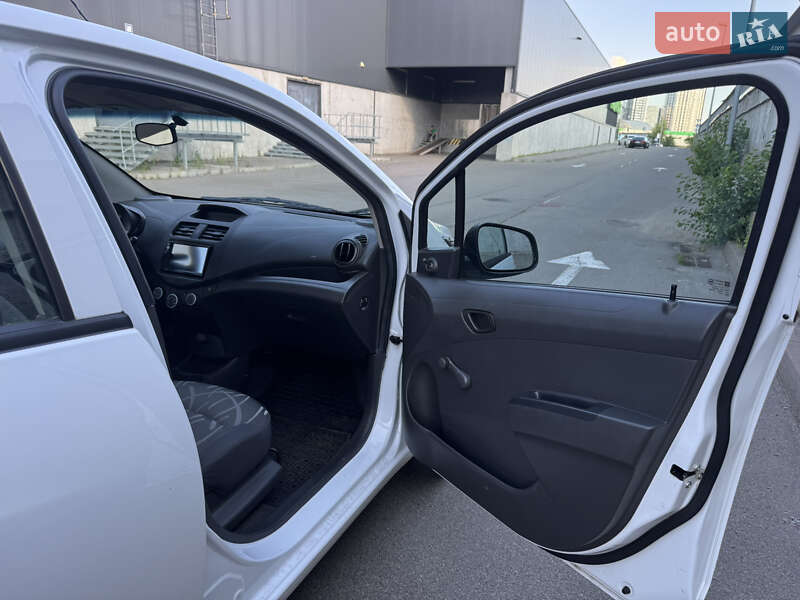 Хэтчбек Chevrolet Spark 2014 в Киеве