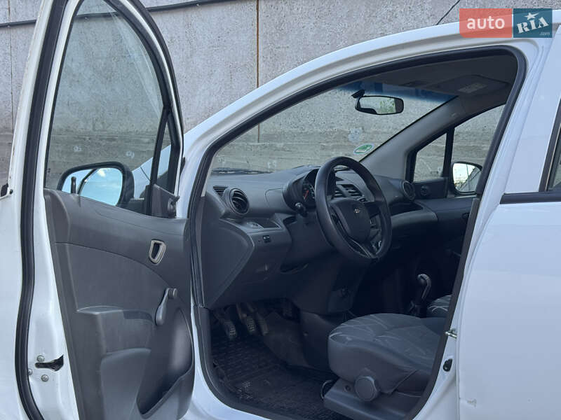 Хэтчбек Chevrolet Spark 2014 в Киеве