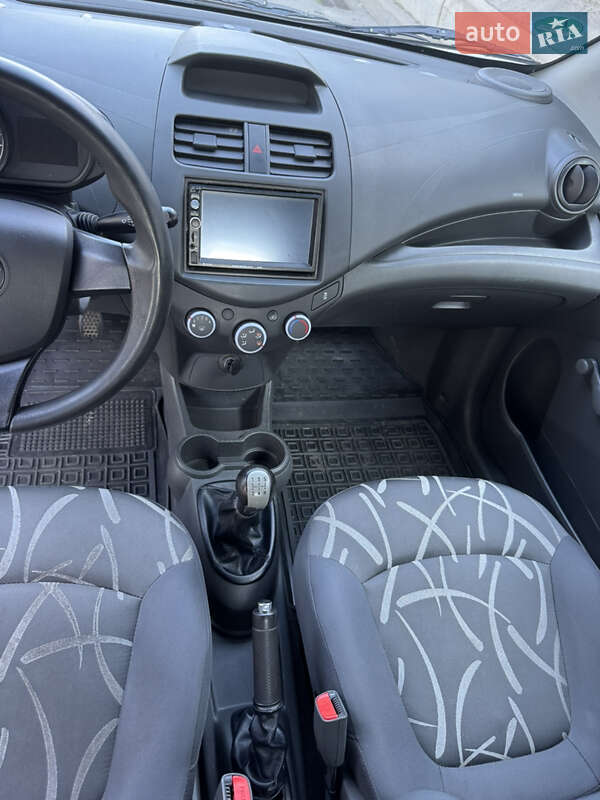 Хэтчбек Chevrolet Spark 2014 в Киеве