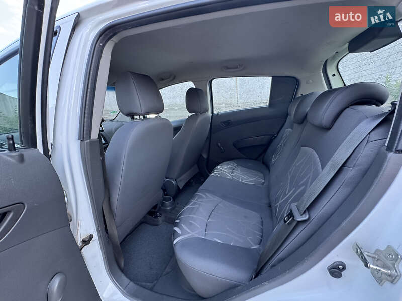 Хэтчбек Chevrolet Spark 2014 в Киеве