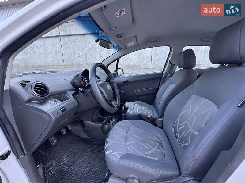 Хэтчбек Chevrolet Spark 2014 в Киеве