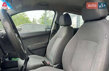 Хэтчбек Chevrolet Spark 2011 в 