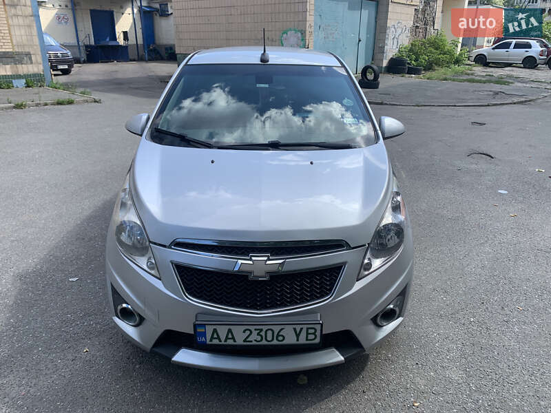 Хэтчбек Chevrolet Spark 2014 в Киеве