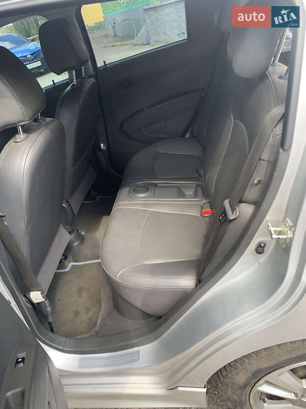 Хэтчбек Chevrolet Spark 2014 в Киеве