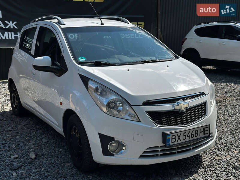 Хэтчбек Chevrolet Spark 2010 в 