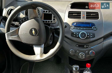 Хэтчбек Chevrolet Spark 2010 в 