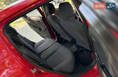 Хэтчбек Chevrolet Spark 2011 в 