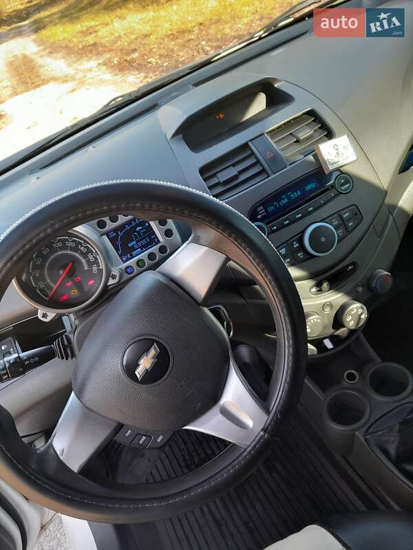 Хетчбек Chevrolet Spark 2010 в Рокитному