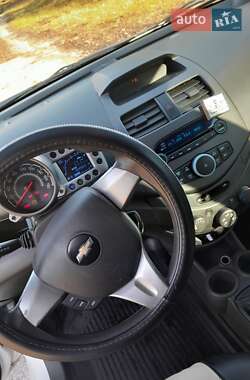 Хэтчбек Chevrolet Spark 2010 в 