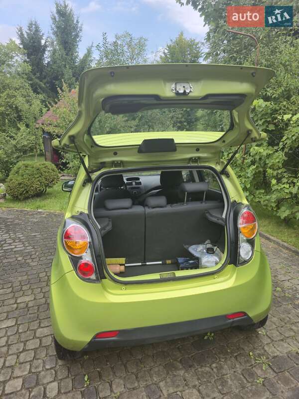 Хэтчбек Chevrolet Spark 2011 в Львове