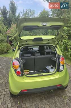 Хэтчбек Chevrolet Spark 2011 в 