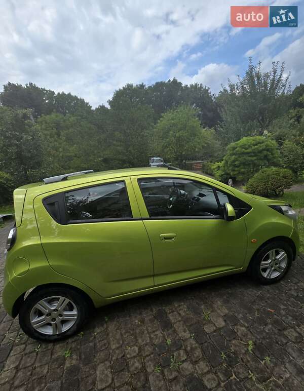 Хэтчбек Chevrolet Spark 2011 в Львове