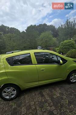 Хэтчбек Chevrolet Spark 2011 в 