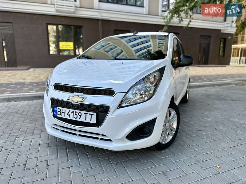 Хэтчбек Chevrolet Spark 2012 в 